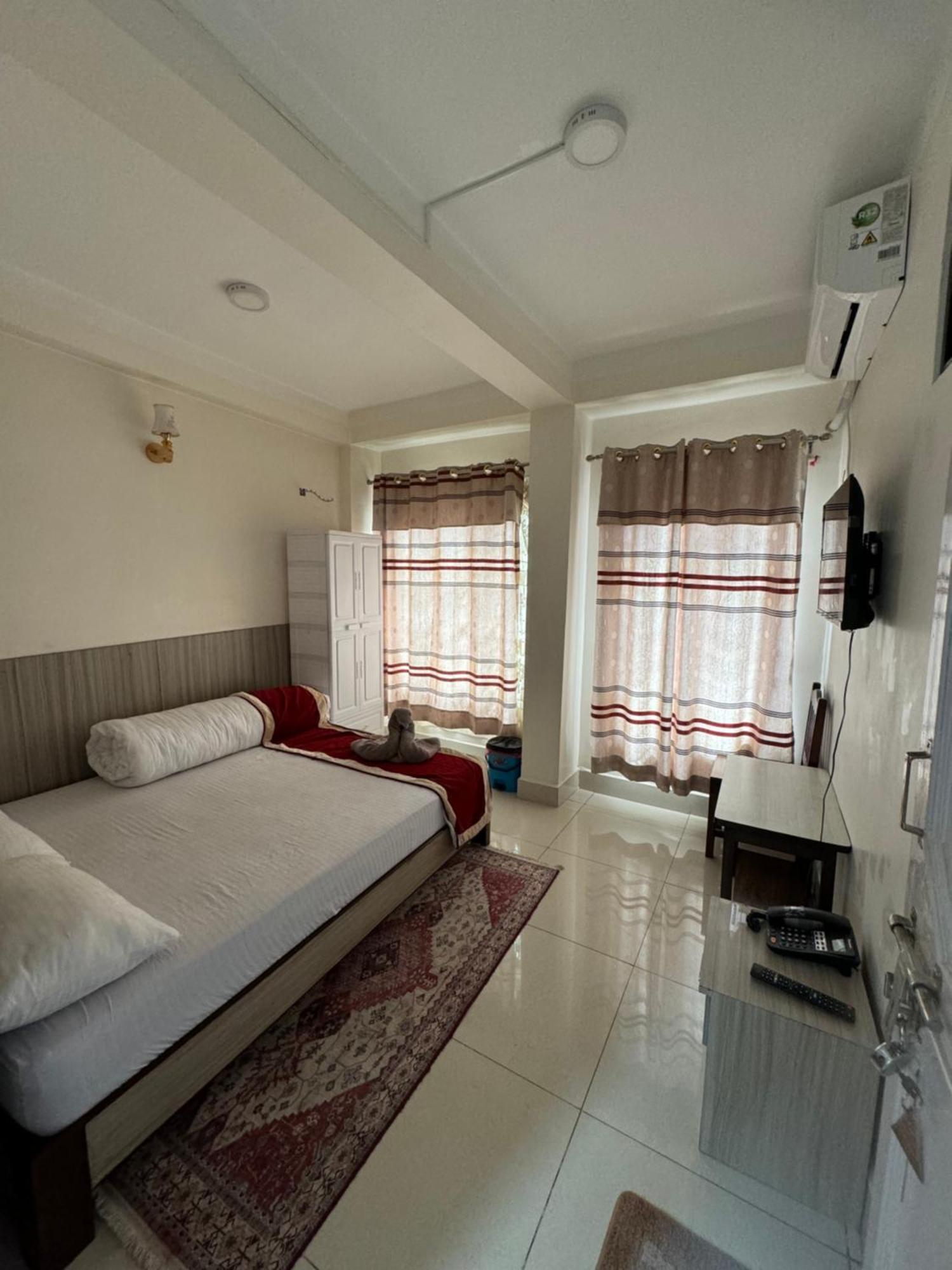 Om Bramha Hotel Kathmandu Bagian luar foto